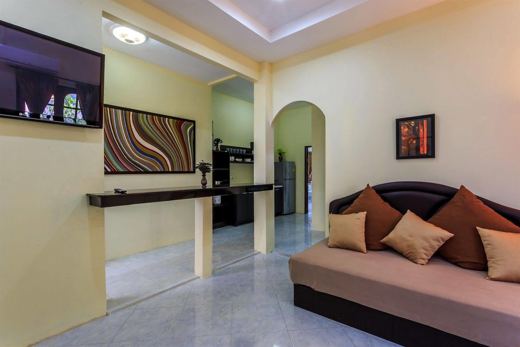 อีริคสัน เกสท์เฮาส์ Hotel Patong ภายนอก รูปภาพ